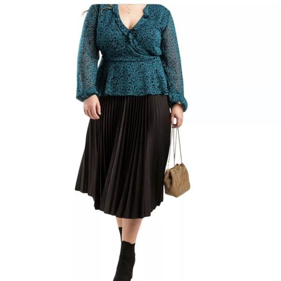 Mi Ami 2X Animal print teal wrap blouse - Picture 4 of 5